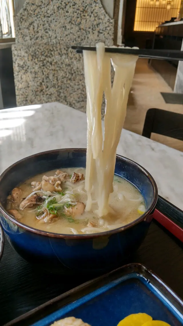 滑溜煙韌的烏冬掛湯入味
