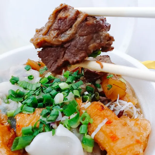 牛腩--味道可以, 但份量太少, 得幾小粒