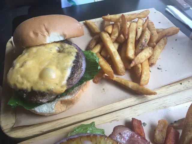 午市套餐抵啲配薯條汽水