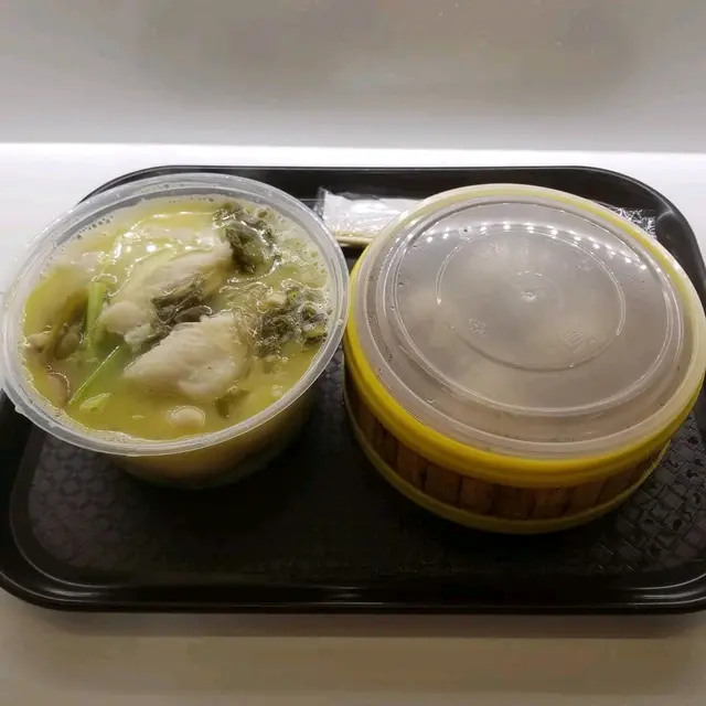 招牌酸菜魚($32)，招牌灌湯小籠包($68)