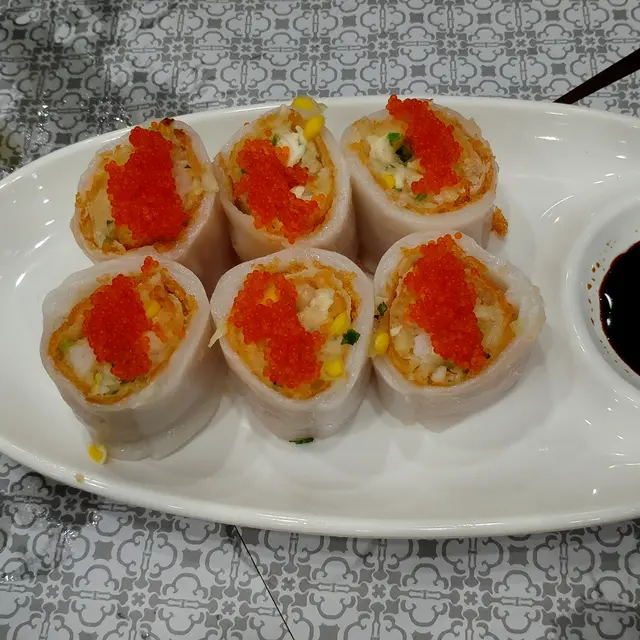 口感一流，嫩滑腸粉皮包住香口脆脆，蝦肉爽口，仲加咗蟹子，內脆外滑好食，唔點豉油都好好味。