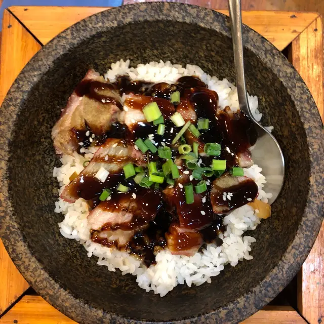 燻蹄石鍋飯