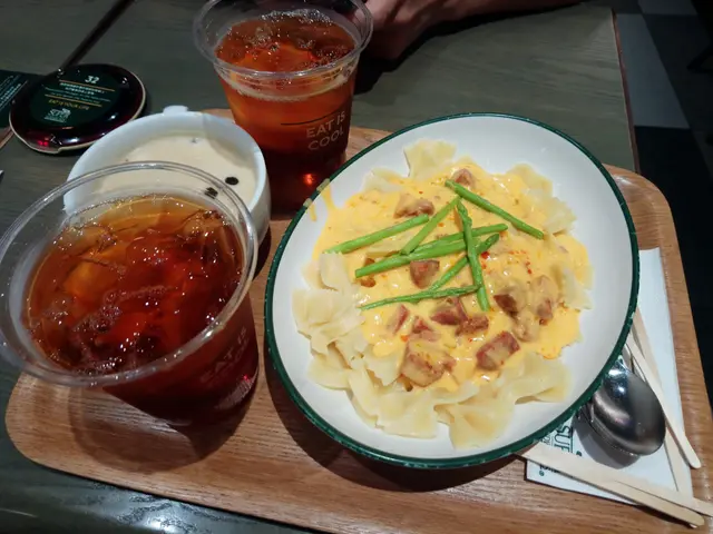 辣肉腸芝士蝶粉,湯跟餐飲