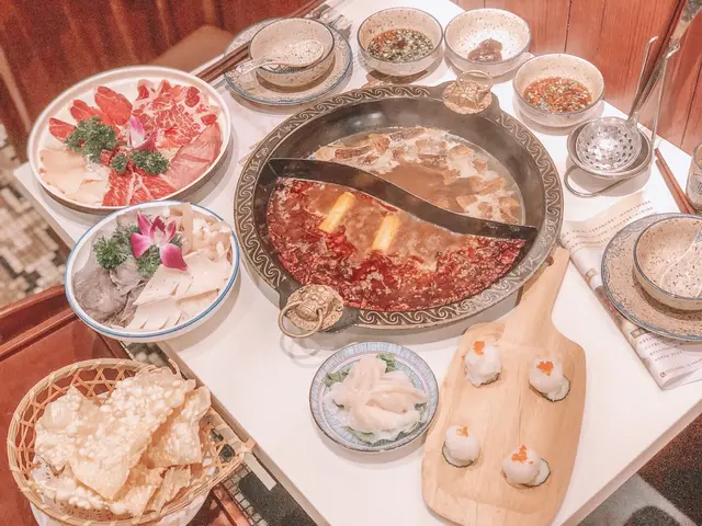 重慶麻辣大紅鍋+松茸鍋