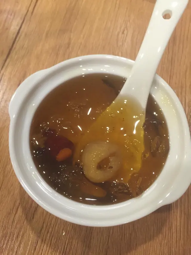 紅棗龍眼燉桃膠