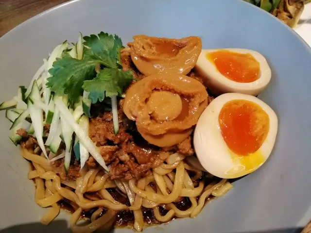 鮑魚台式肉燥蔥油拌麵