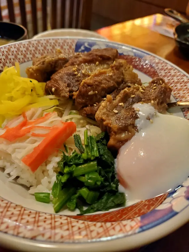 溫泉蛋牛肋條飯