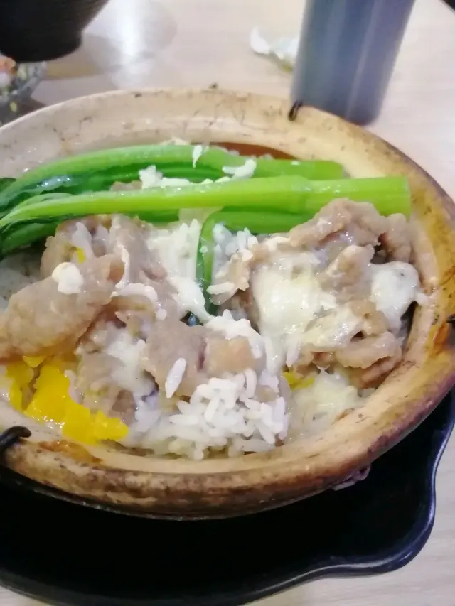 雙重芝士 窩蛋牛肉煲仔飯