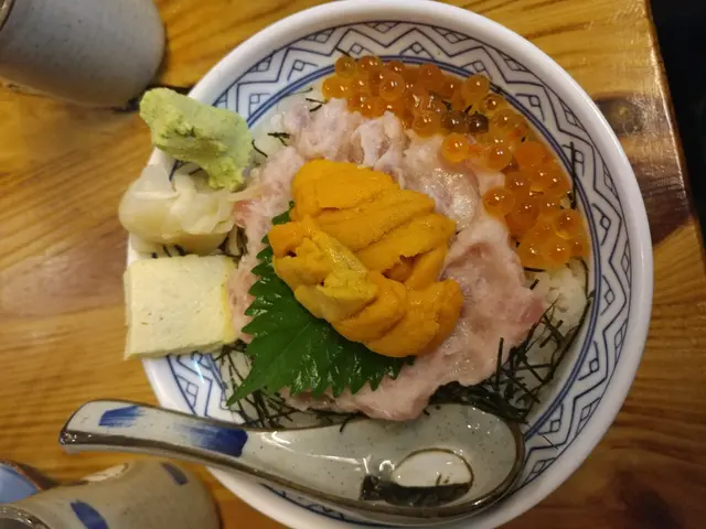 幸福滿滿海膽丼