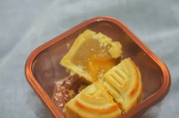 流心姜汁白莲蓉月饼