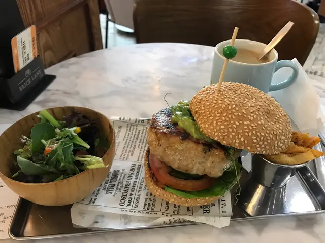 Chicken  burger  with  avocado  sauce