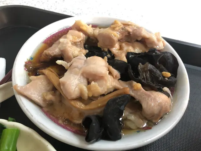 金針雲耳蒸滑雞