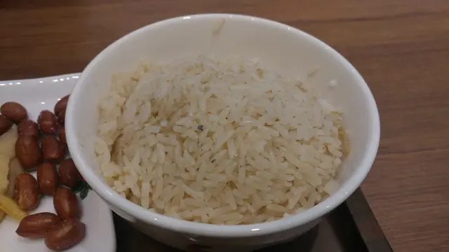 每粒米飯都沾滿油光，上枱時仲感受到飯氣蒸騰，呢一刻，我覺得有種家嘅感覺.......