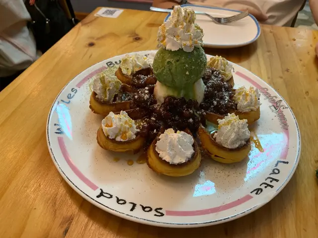 好乾好硬,味食過咁難食既窩夫,完全唔值