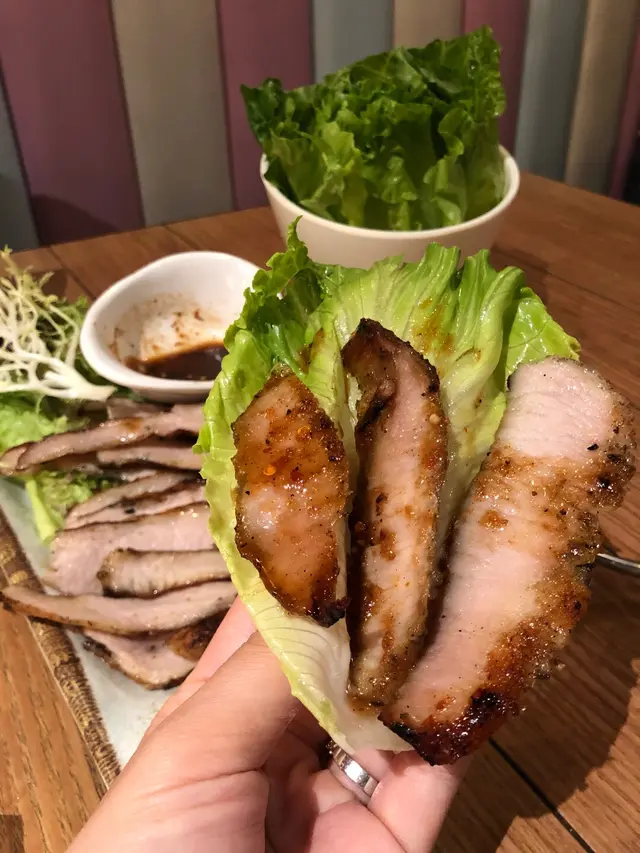 豬頸肉生菜包￼