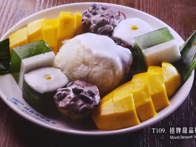 芒果和紫米飯超好食，但其他甜品唔好食