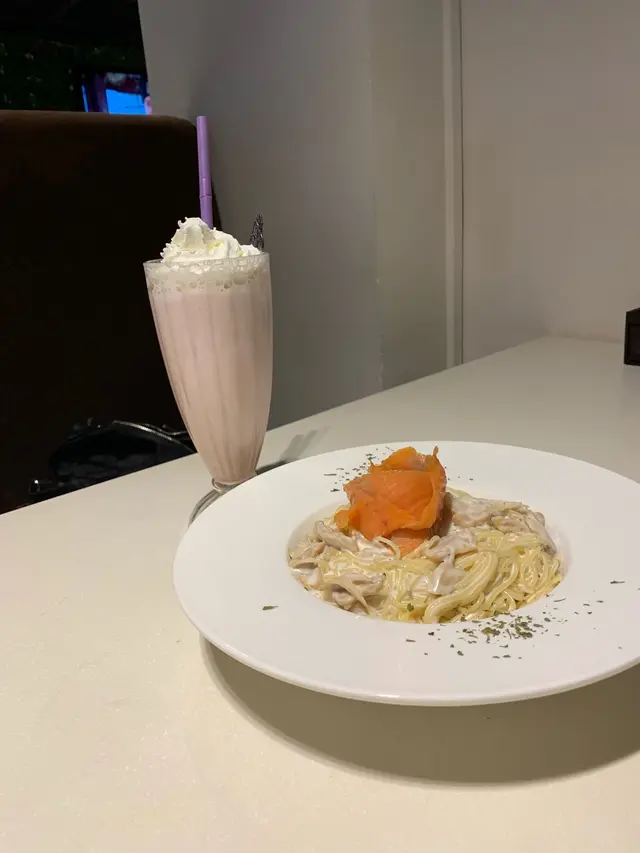 忌廉煙三文魚配天使麵