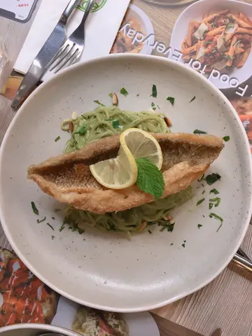 香煎鱸魚牛油果香草醬意粉