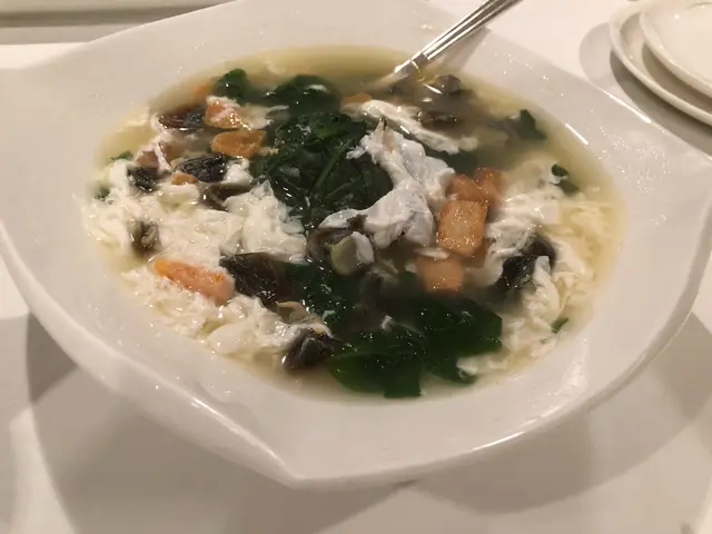 金銀蛋上湯浸菠菜