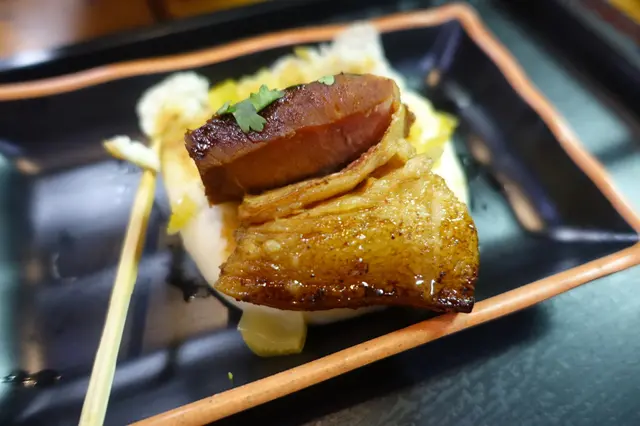 夾住大大件厚層脂肪的豬腩肉