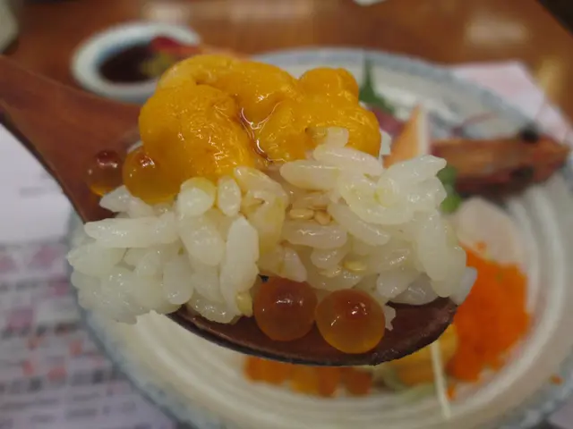 海膽和三文魚籽伴香菇飯,教人回味