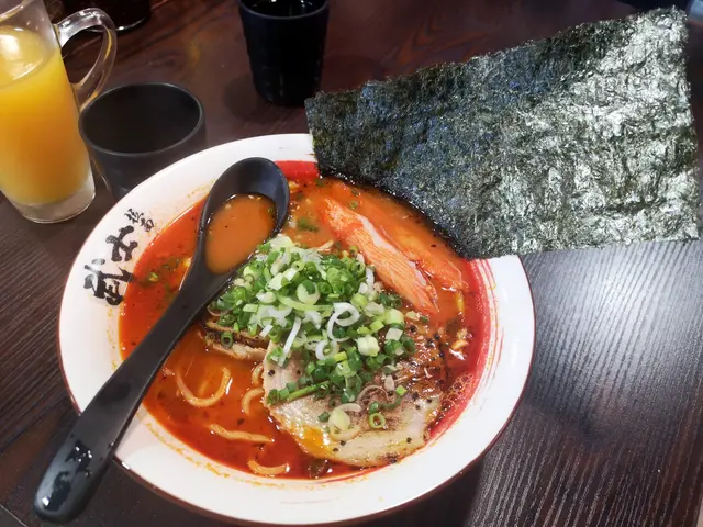 叫咗硬麵，麵條軟硬度控制得OK，口感彈牙有嚼勁，尚算掛湯
叉燒都OK，不過不失
辣度就普通，半個地獄層次都冇