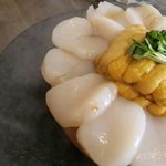 有帶子、海膽、香脆鵝肝碎粒拌有醬油嘅壽司飯(有D似比較冷嘅炒飯)