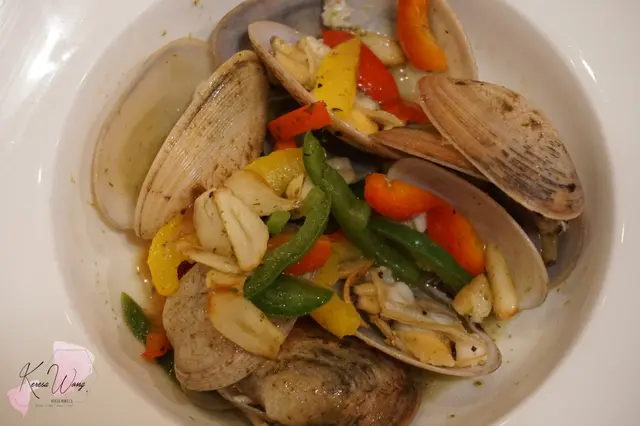 蒜片白酒煮鮮大蜆