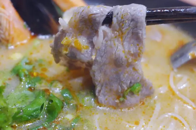 頂級安格斯牛肉冬陰功湯金邊粉