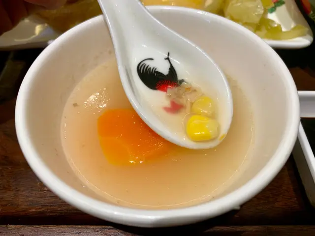 新加坡無骨海南雞飯-粟米蘿蔔湯