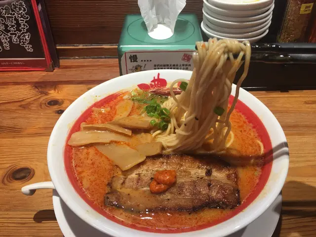 辛辣炙燒豚肉味玉拉麵