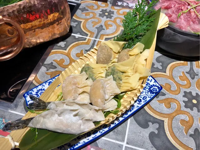 香香宮煮餃子拼盤