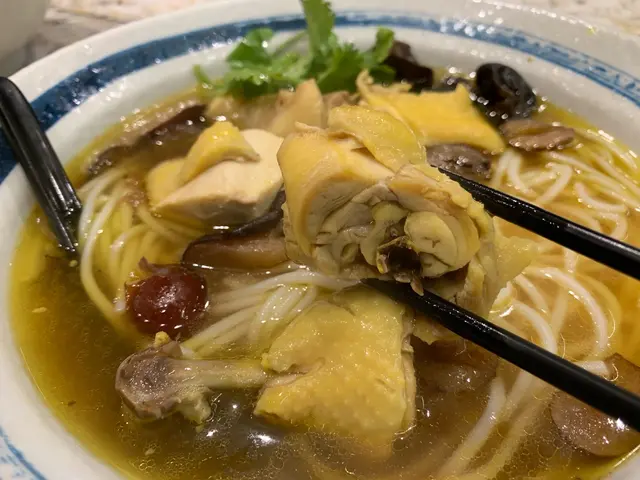 藥膳麻油雞米線