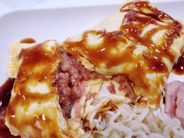 咸牛肉芝士玉子燒撈丁配煙肉