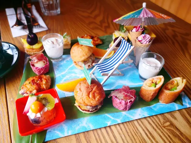 Afternoon tea set