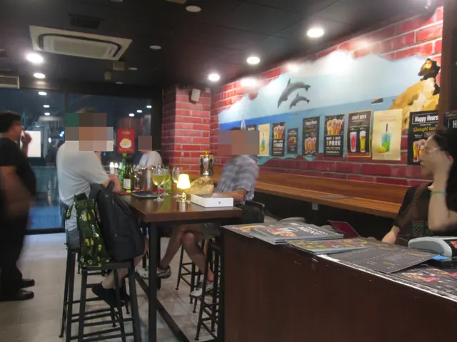 內裏全是高枱高櫈