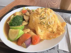 这里的食品除了味道和外观很好之外，其实份量亦十分多，如果女士一人进食一个餐很有机会吃不完，可以落单时跟店家说少饭，避免浪费（但我通常都可以全部吃完，因为好好味，哈哈）