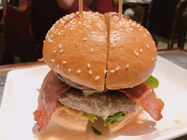 蜜糖芥末大烤菇煙肉牛肉漢堡