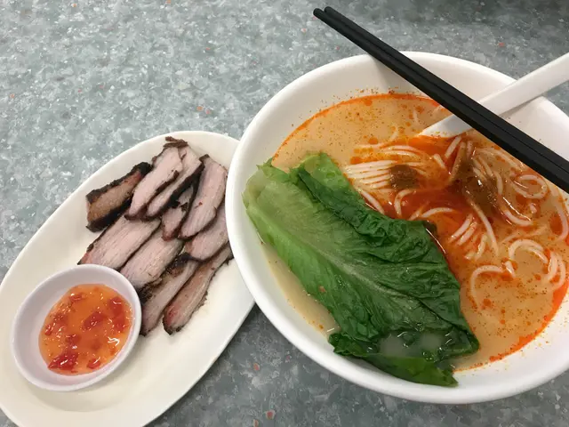 百搭常餐.秘製豬頸肉配米線