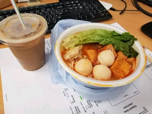 越式蟹膏蕃茄湯米線