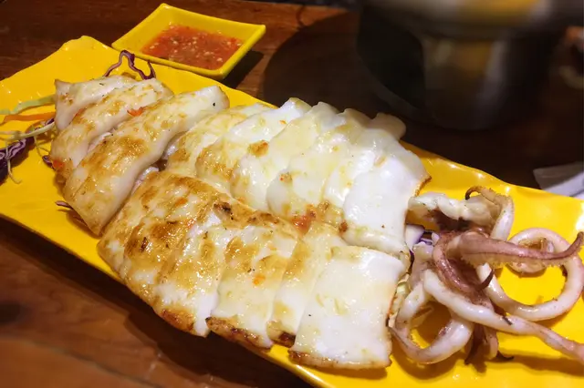 泰式燒原隻魷魚