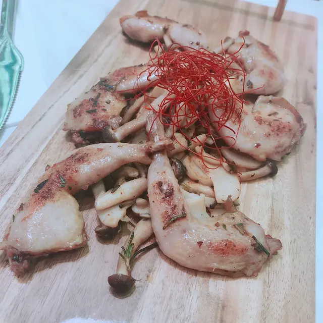 鵪鶉脾配炒野菌
