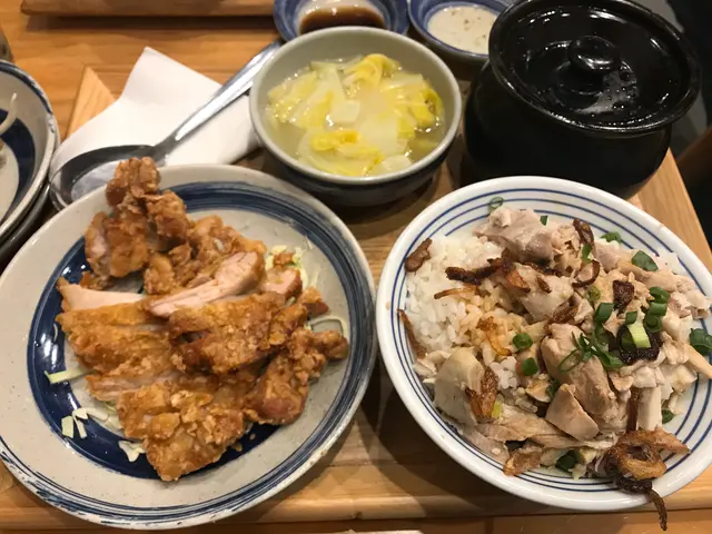 鹽酥雞扒雞肉飯定食。