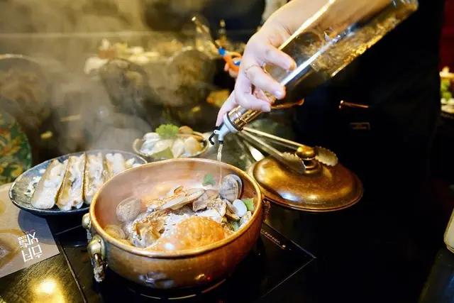 卜卜蜆鮮蟹魚湯鍋