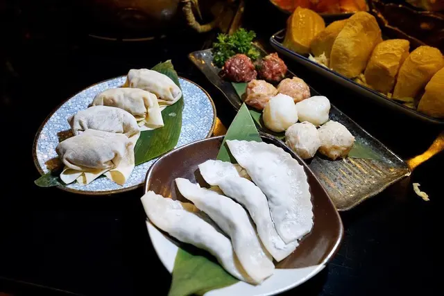 蠔皇雞鮑翅餃HKD53 | 黑松露蟹肉餃HKD57 | 招牌手打丸拼盤HKD108