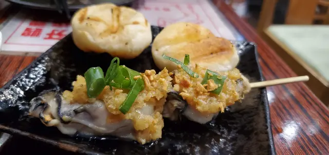 蒜蓉燒廣島蠔 (2隻) ($42);日本芝士年糕 ($38)