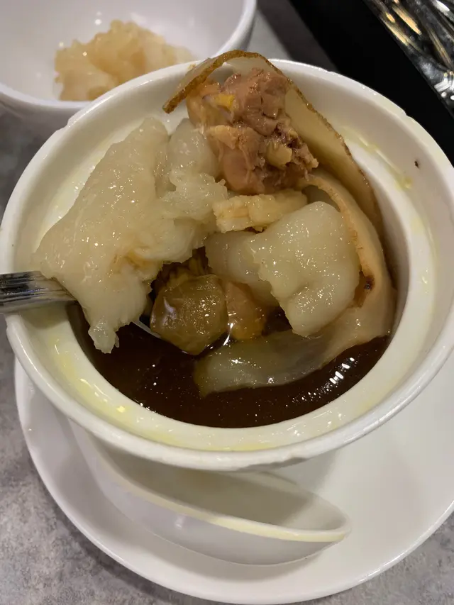 姫松茸花膠湯