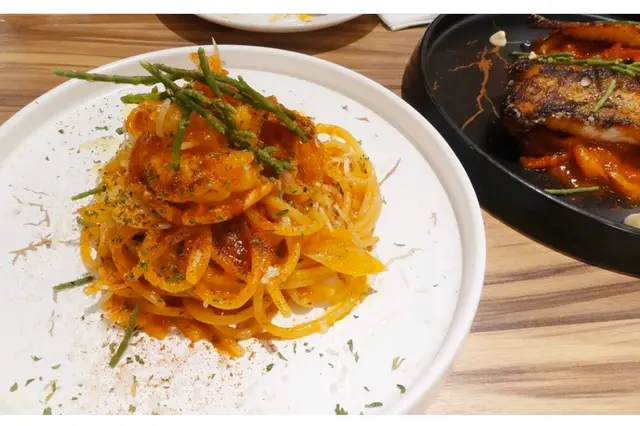 大蝦意粉配香草蕃茄醬