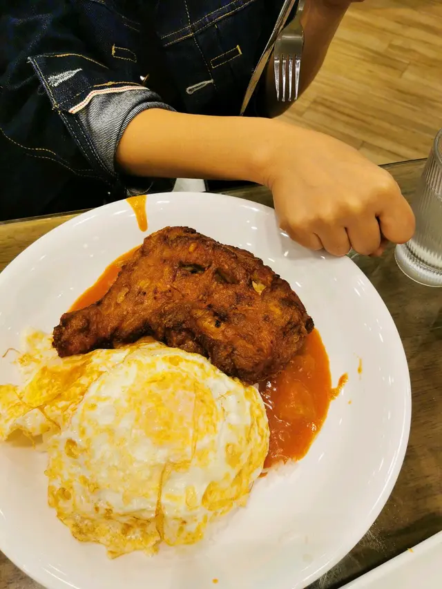 茄汁雙蛋雞髀飯