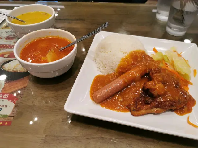 蒜蓉汁腸仔雞扒飯